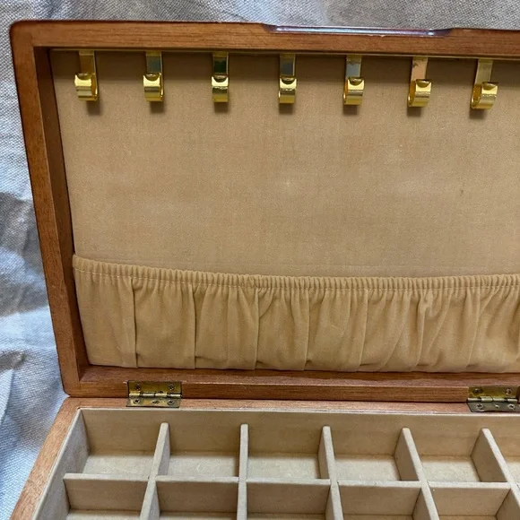 Vintage Centurion jewelry box - Picture 2 of 9